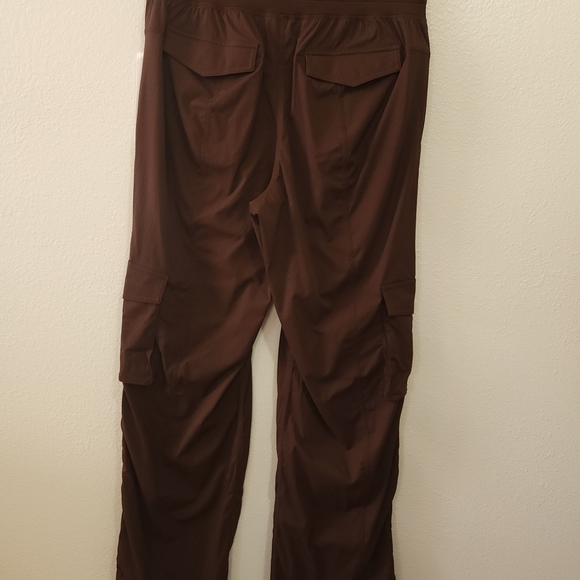 Lululemon Size Medium Espresso Dance Studio Cargo Pants - Picture 8 of 9